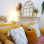 Bright London Garden Studio!